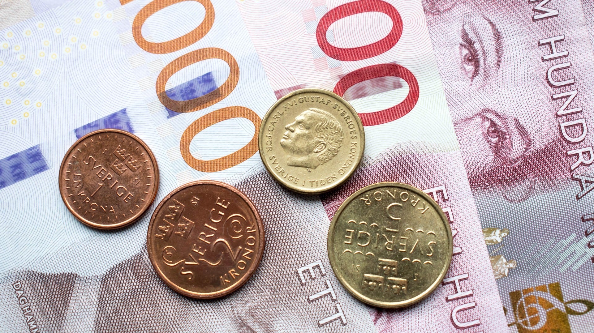 Kontanter som räcker till att köpa det viktigaste i några dagar är bra att ha hemma.