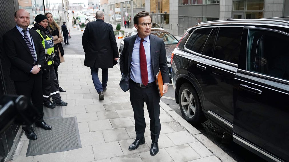 Ulf Kristersson (M) vill ha besked från regeringen om corona.