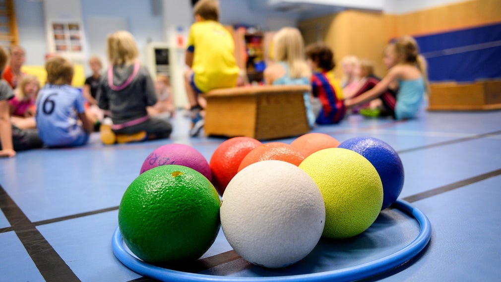 Gymnastiklektion i första klass i en skola i Stockholm.