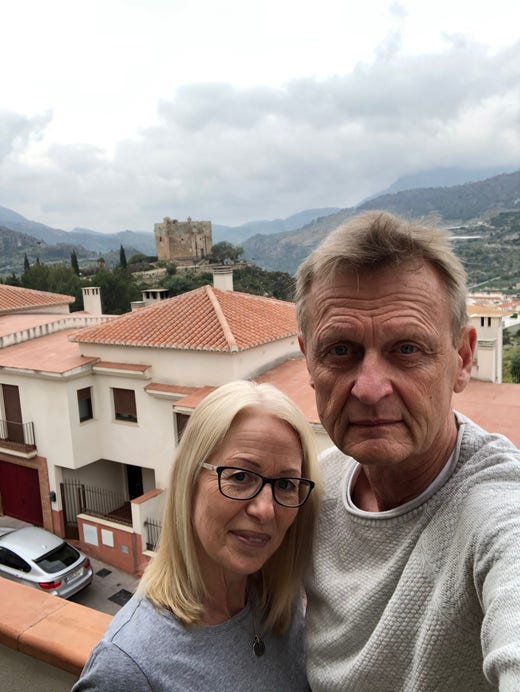 Pia och Peter Blixt från Borås är i karantän i Spanien.