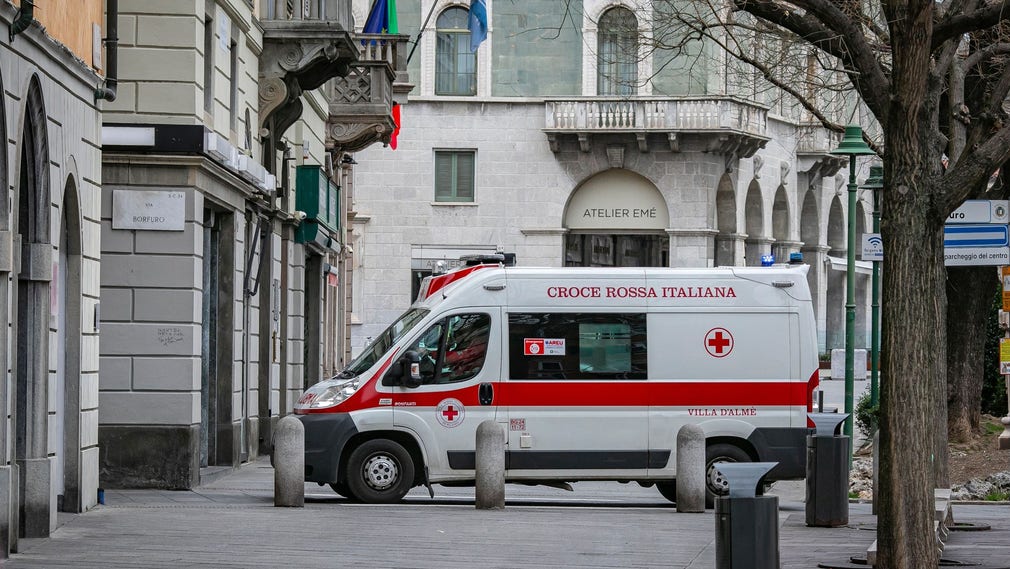 I staden Bergamo är det tomt på gatorna, barer, restauranger och affärer är stängda. Provinsen Bergamo tillhör det värst drabbade av coronaviruset just nu.