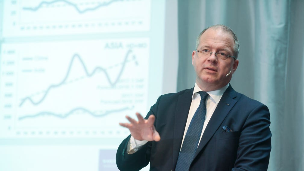 AB Volvos vd Martin Lundstedt varnar nu för väsentlig påverkan på finanserna.