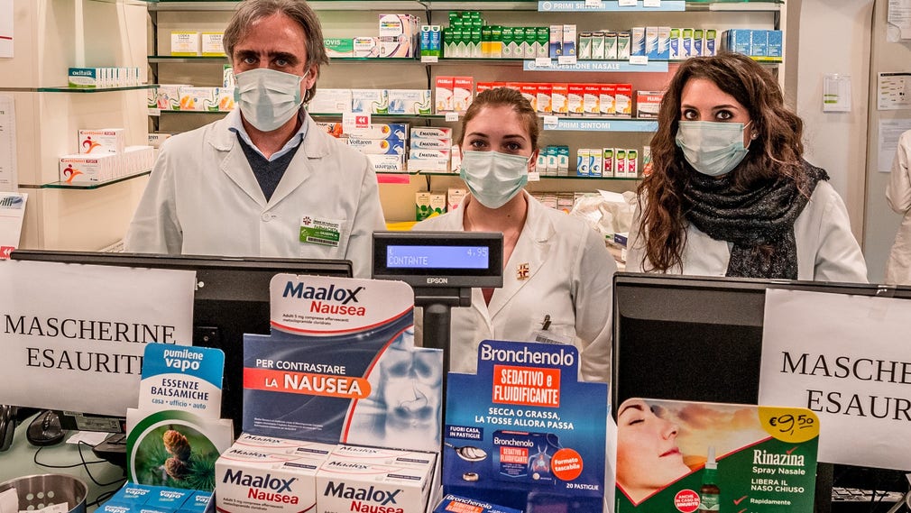 Affär i staden Codogno i norra Italien som redan den 22 februari förklarades som en röd zon, vilket hela Italien förklarades vara på måndagskvällen.
