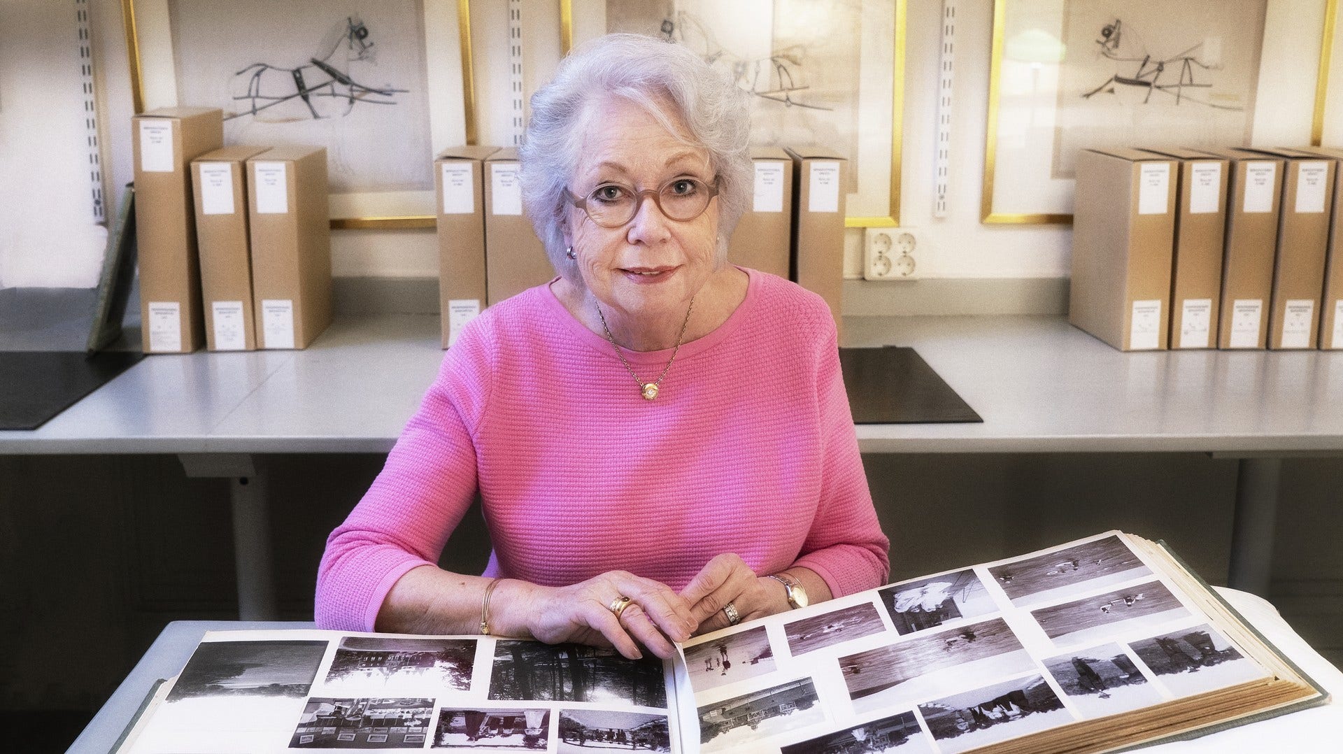 Prinsessan Christina har skrivit ”Hon kallades Daisy. Att finna en farmor”.