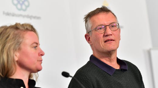 Socialstyrelsens krisberedskapschef Johanna Sandwall och statsepidemiolog under tisdagens presskonferens.