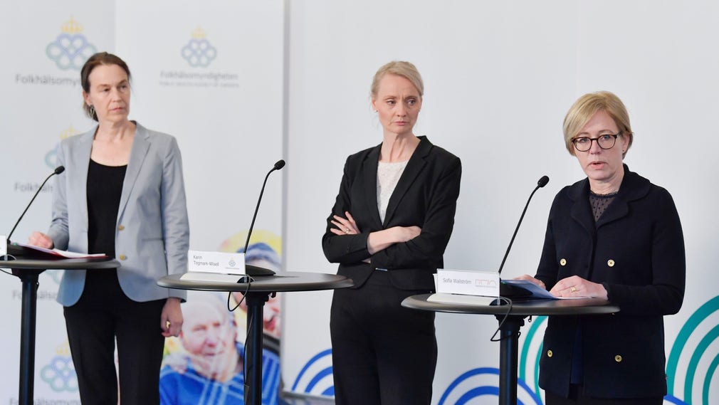 Olivia Wigzell, generaldirektör för Socialstyrelsen, Karin Tegmark Wisell, överläkare och avdelningschef, på Folkhälsomyndigheten, och IVO:s generaldirektör Sofia Wallström under Folkhälsomyndighetens pressträff på fredagen.
