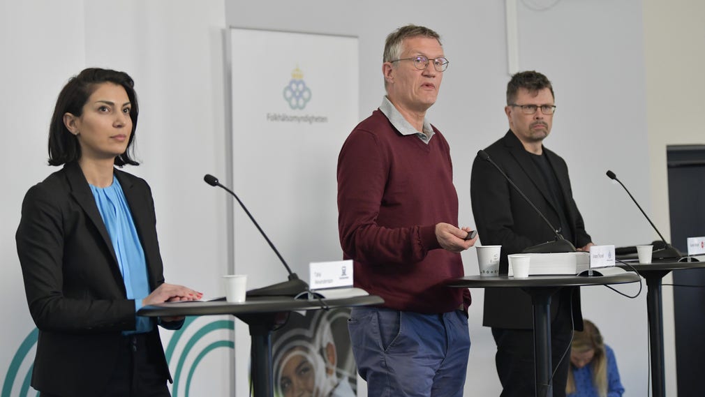 Taha Alexandersson, ställföreträdande krisberedskapschef, Socialstyrelsen, Anders Tegnell, statsepidemiolog, Folkhälsomyndigheten och Svante Werger, särskild rådgivare, Myndigheten för samhällsskydd och beredskap .