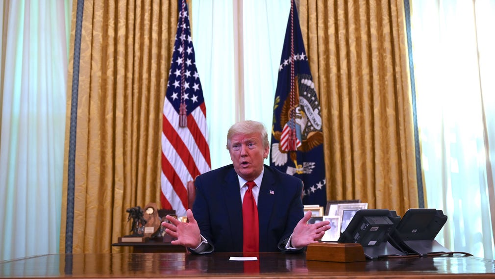USA:s president Donald Trump under en pressträff i Ovala rummet där beskedet om remdesivir kom.