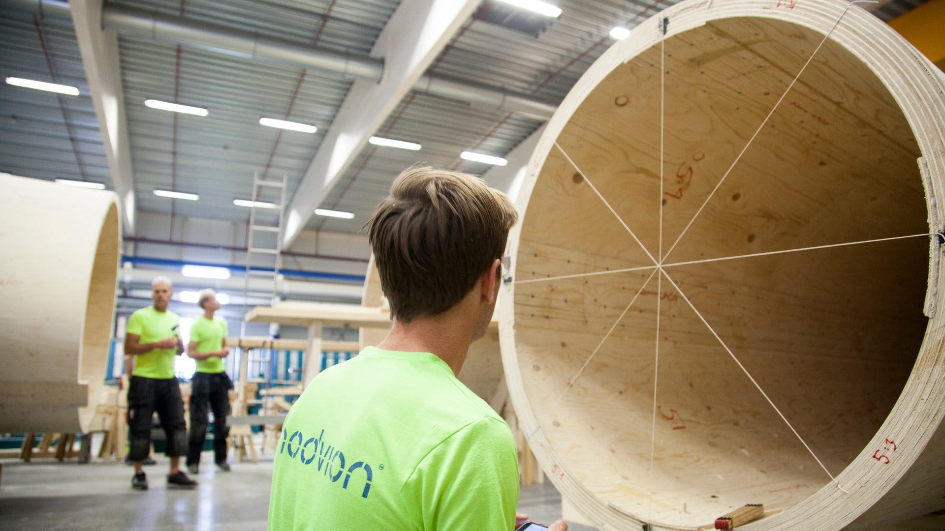 Modvion bygger vindkraftstorn av laminerat trä