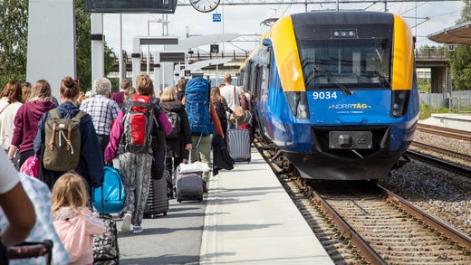 ”Den enskilde har ett stort ansvar”, säger Folkhälsomyndighetens chefsjurist Bitte Bråstad om resandet i sommar.