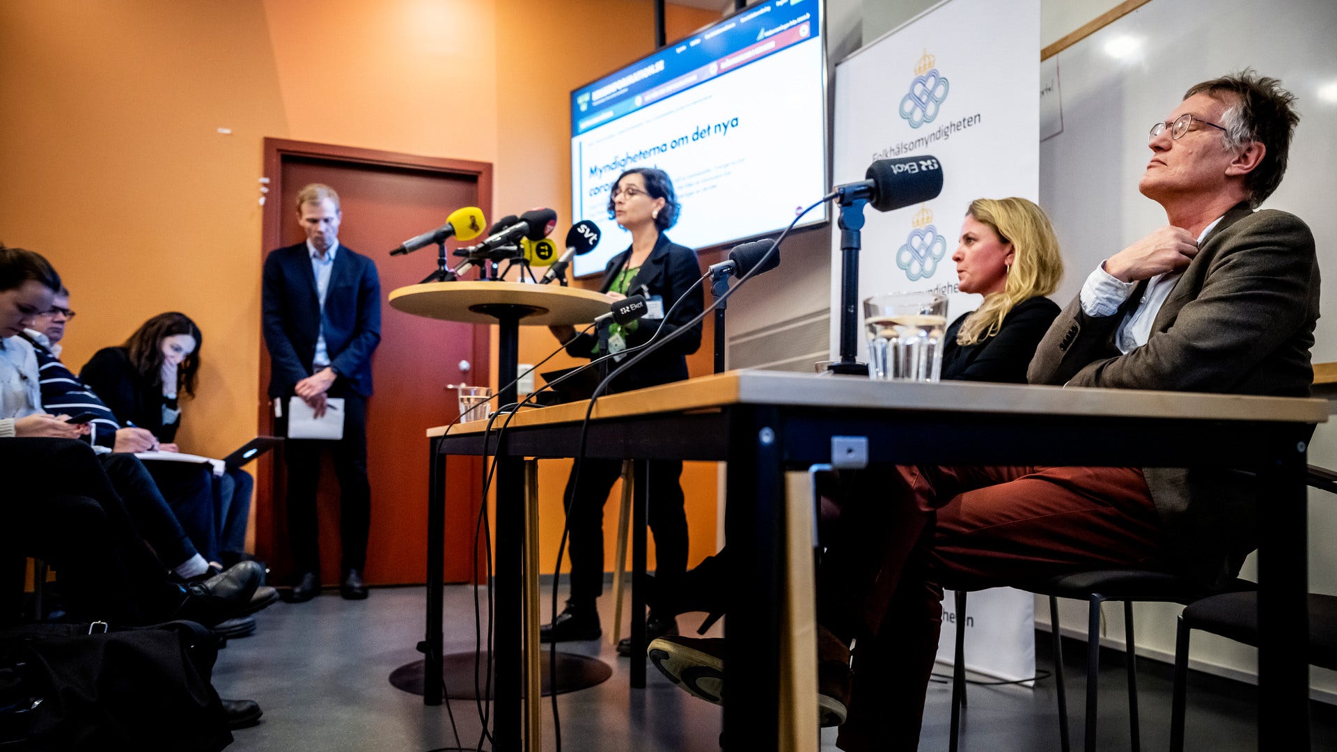 Myndighetsgemensam presskonferens med bland andra statsepidemiolog Anders Tegnell, närmast kameran, den 4 mars i början på coronavirusets spridning i landet.