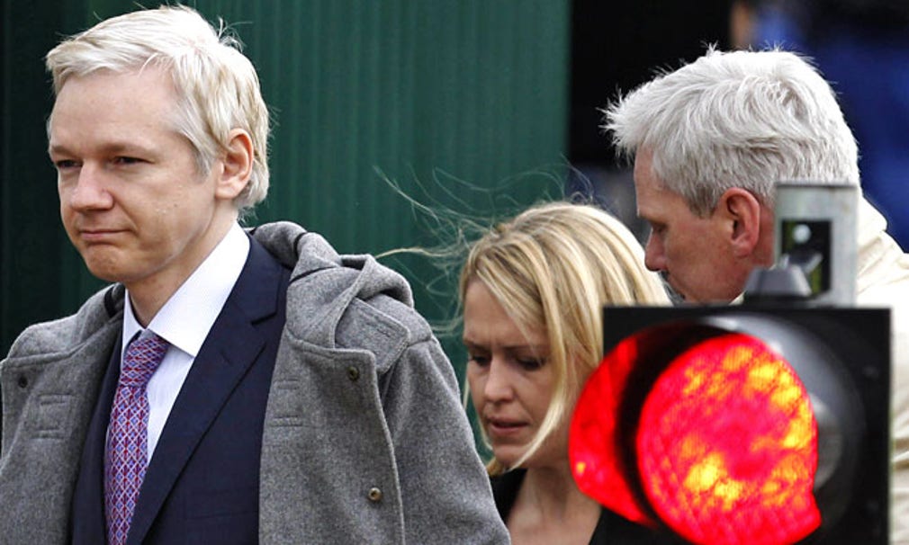 En tredjedel av de tillfrågade juristerna i den årliga Juristbarometern håller med Assange i hans kritik av deet svenska rättssystemet.