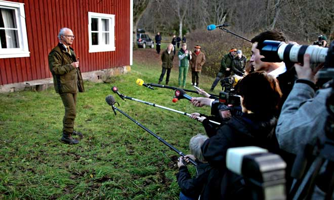Medieuppåd i samband med boken om kungen.