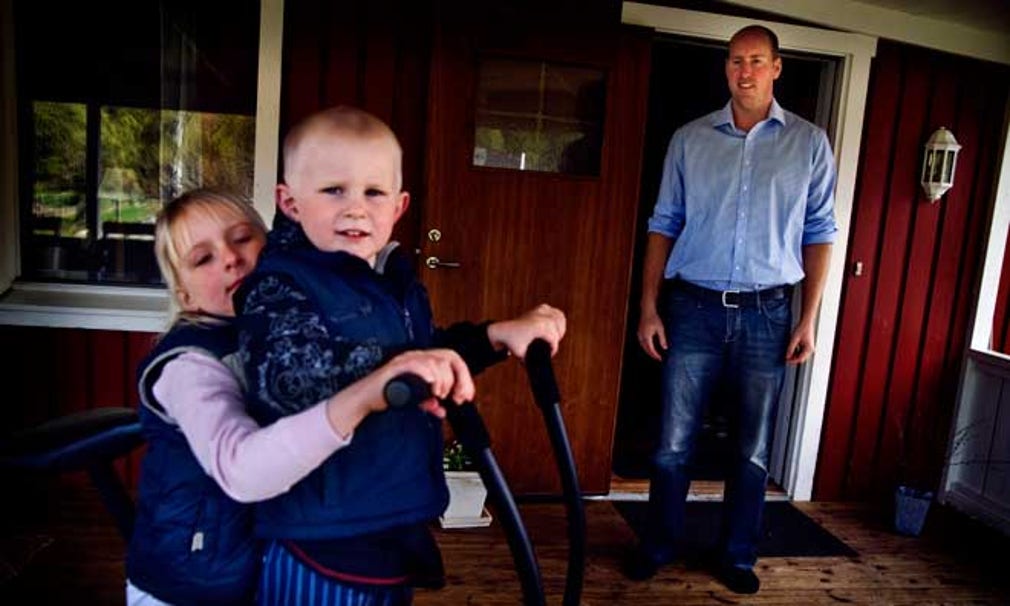 Mikael Åhrbergs barn använder sin pappas träningscykel.