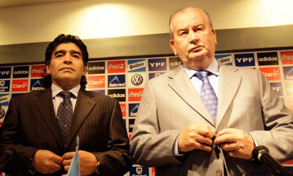 Diego Maradona och Julio Grondona under en presskonferens 2008.