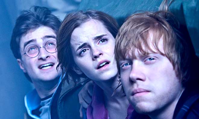 Ödets timma är slagen för Harry Potter och hans vänner, i "Harry Potter och dödsrelikerna del 2".