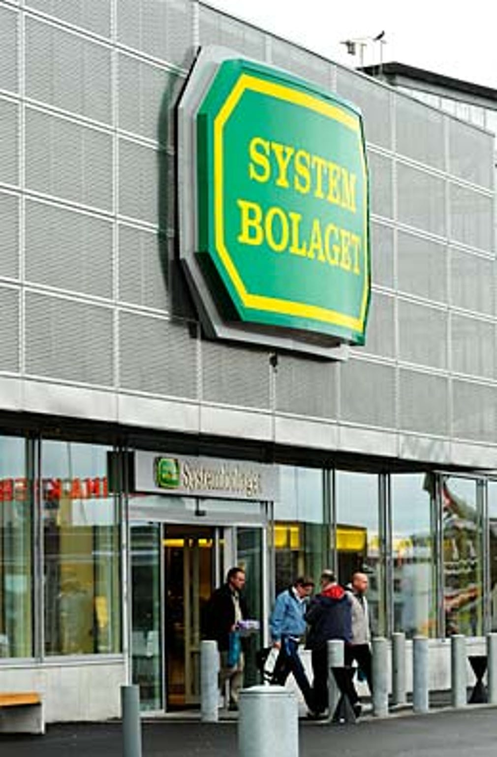 Gårdsförsäljning av alkohol riskerar att stjälpa detaljhandelsmonopolet, varnar JK.