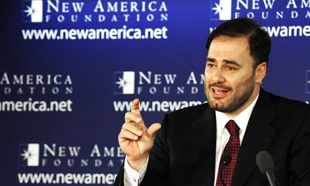 Al-Jaziras chef Wadah Khanfar när han talar vid New America Foundation i juli 2009.