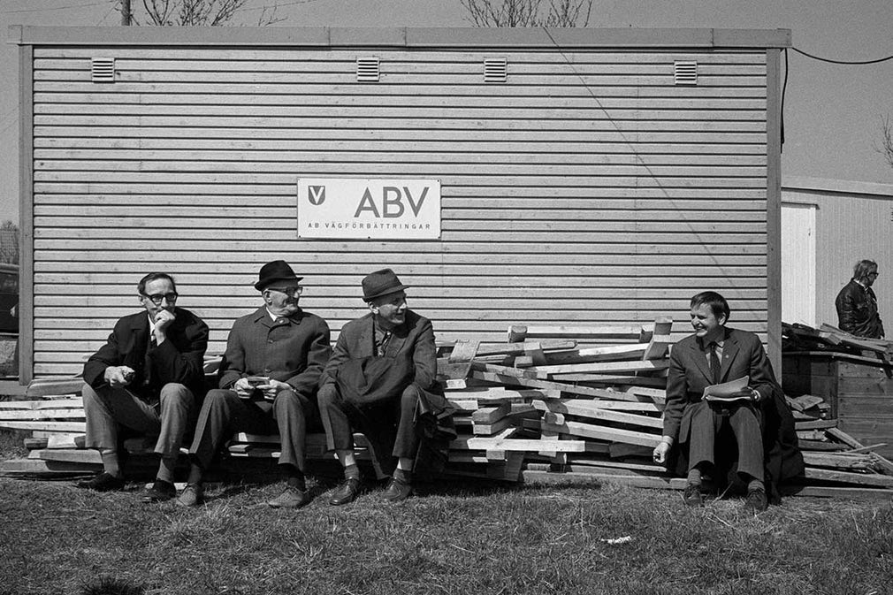 Olof Palme tar en paus i vårsolen i samband med att han förstamajtalar på Hasslö 1972. Foto: Torbjörn Andersson/XP/TT