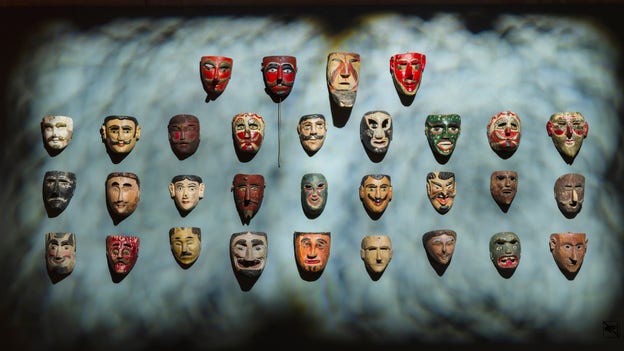 I Mexiko är det tradition att använda färggranna masker.