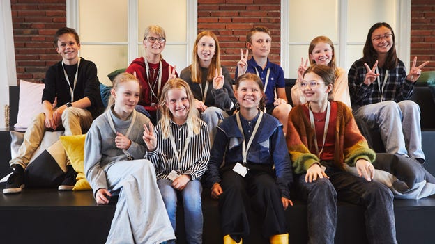 Vinnarna från uppifrån vänster. Ebbe Jägerström, 11, Varberg. Iris Abrahamsson Lerner, 12, Årsta. Elvira Ekenkrantz, 12, Skellefteå. Alfred Lindqvist, 13, Göteborg. Ruth Sannerheim, 12, Stockholm. Selma Walterdahl, 11, Örebro. Nedre raden: Lo Edergren, 11, Stockholm. Elva Widerborn, 11, Uppsala. Mila Öst, 11, Skellefteå. Benthe Börjesson Liebert, 13, Stockholm.