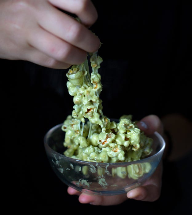 Popcorn + marshmallows = snorgott snack!