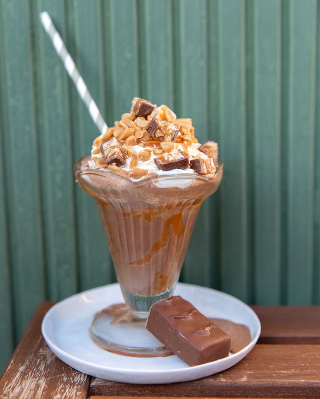Mums för milkshake! KP:s variant innehåller jordnötter och kola.