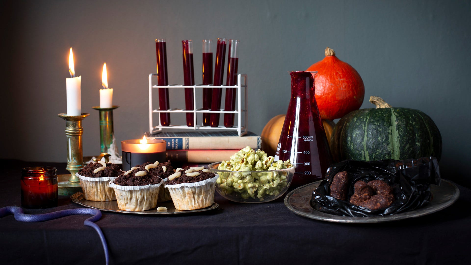 Fixa äckligt goda tillbehör till halloween-kalaset.