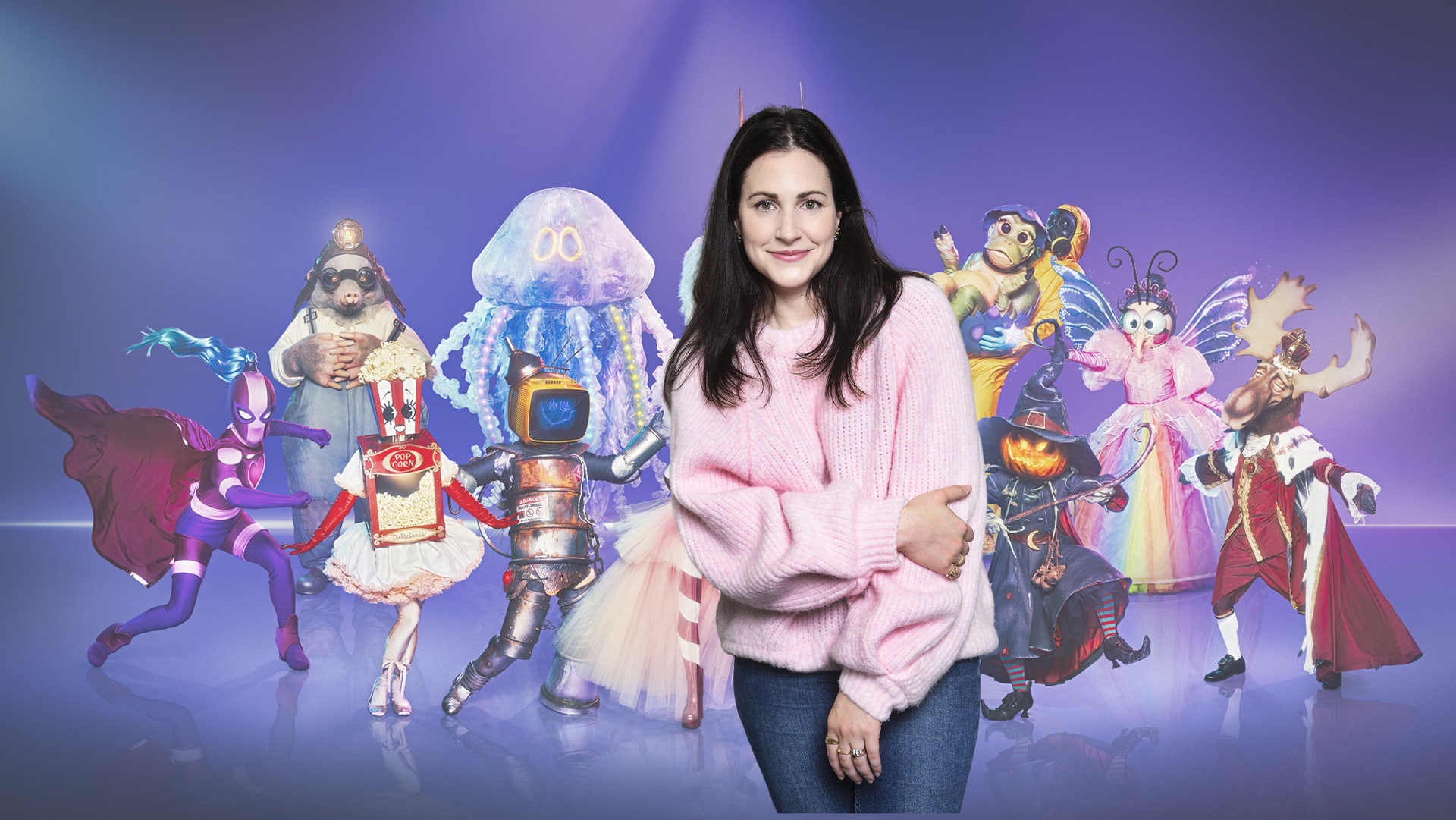 Nour tycker att hon har ett drömjobb, eftersom hon gillar att synas och höras. Här med alla maskerna i årets Masked singer.