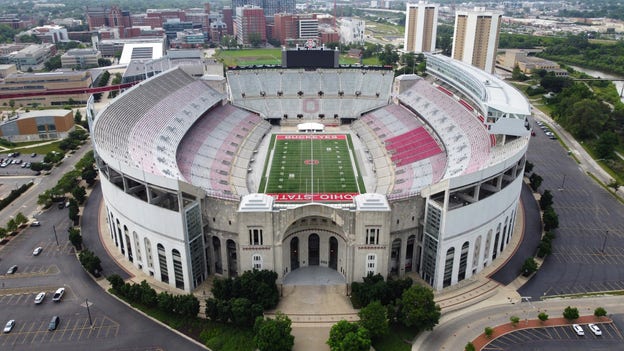 Över 100 000 personer får plats i Ohio stadium. Men då får många sitta riktigt högt upp. Arenan finns i staden Cleveland i USA.
