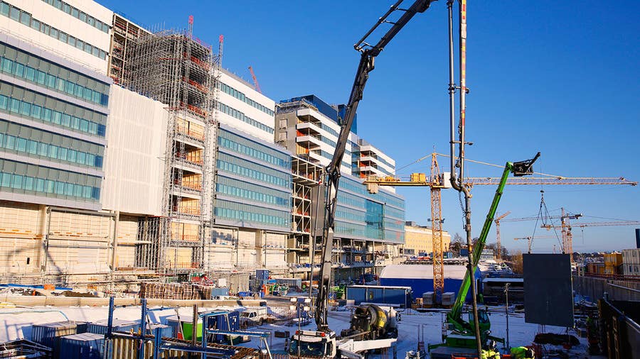 Nya Karolinska försenas igen