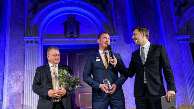 Håkan Johansson och Niklas Wahlman, Awenkon – vinnare Kalmar län. Till höger Di:s Andreas Johansson.