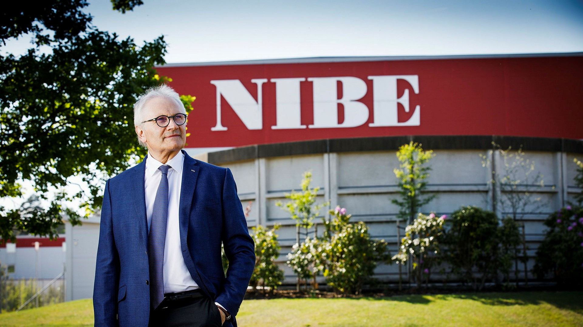 Vd:n Gerteric Lindquist portar media från Nibes stämma