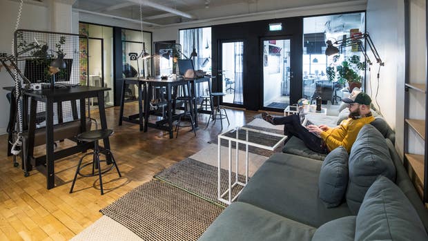 Ett så kallad coworking-område inne i huset.