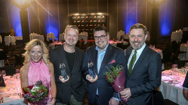 Di:s Anna Ekelund och Andreas Johansson tillsammans med Expresspack Sweden, vinnare Västra Götalands län.