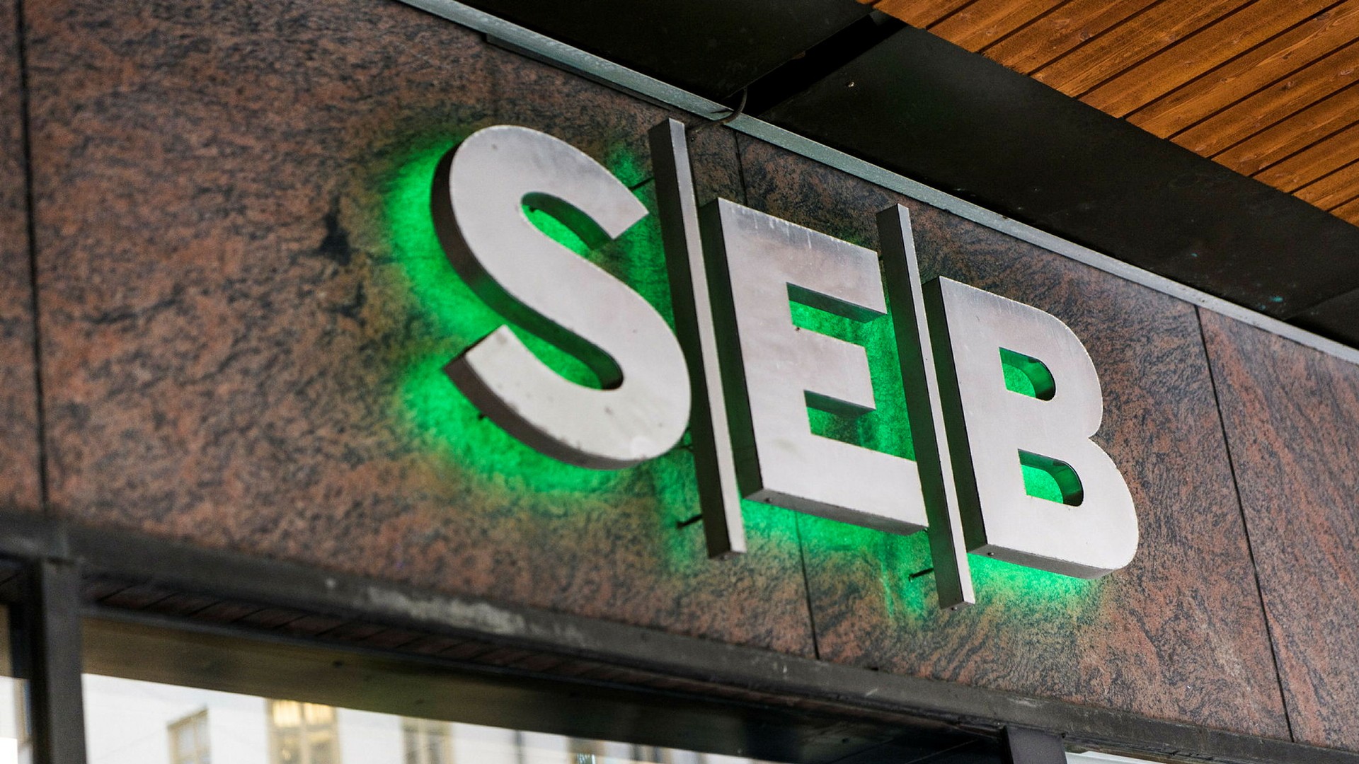 Tidigare SEB-anställd dömd i muthärva