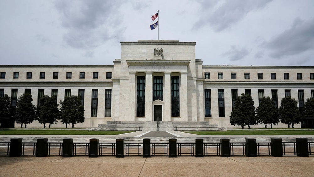 Fed-chef: Måste vara försiktiga med räntehöjningar
