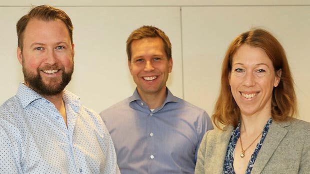 Från vänster: Codemills vd och medgrundare Rickard Lönneborg, delägaren Niklas Jansson och Johanna Björklund, medgrundare, teknikchef och styrelseledamot i bolaget.