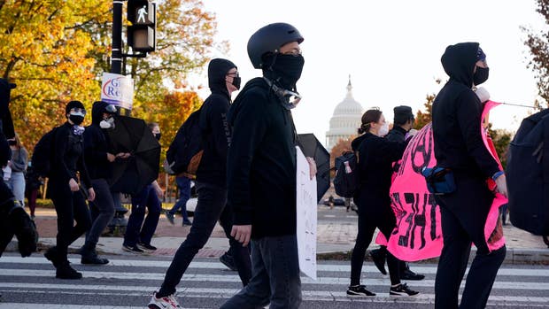 Anti-Trumpanhängare marscherar i Washington.