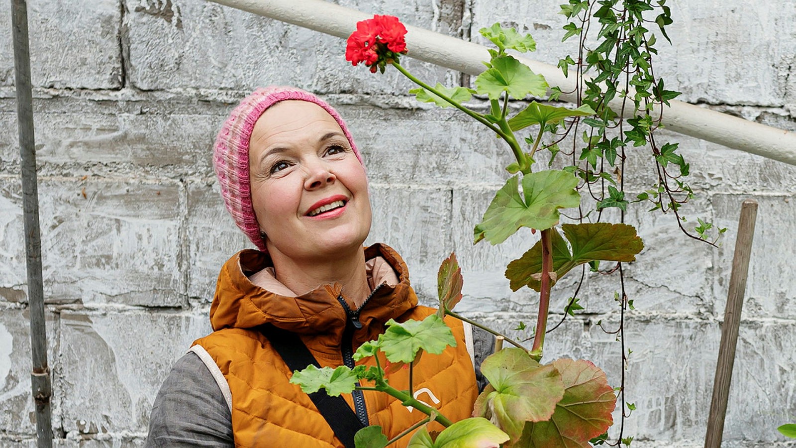 Sara Bäckmo, trädgårdsprofilen har tagit över verksamheten på Skillnadens handelsträdgård.