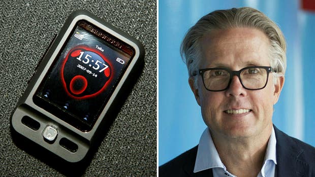 Det svenska företaget Neonode släppte 2007 mobiltelefonen N2. Tekniken som den delvis byggde på är nu föremål för en omfattande patenttvist. I dag är Urban Forssell vd på bolaget.