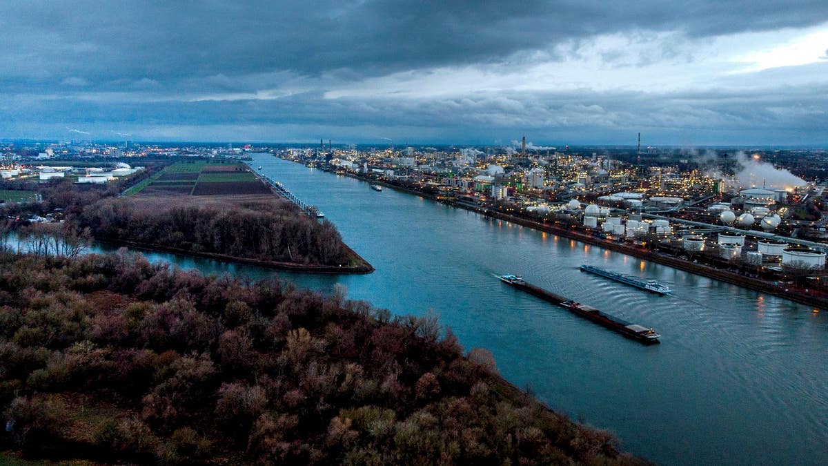 Lättat tryck längs floden Rhen