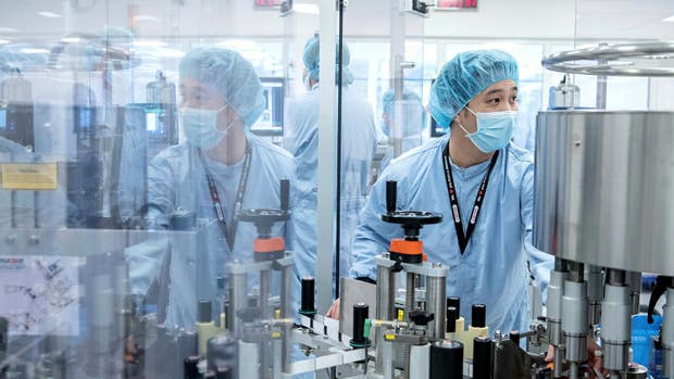 Kei Po, processoperatör.