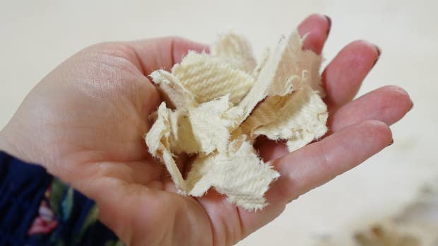 Biosorbes pappersliknande absorbent framställs genom en process som kombinerar cellulosa med ett antal naturliga komponenter.