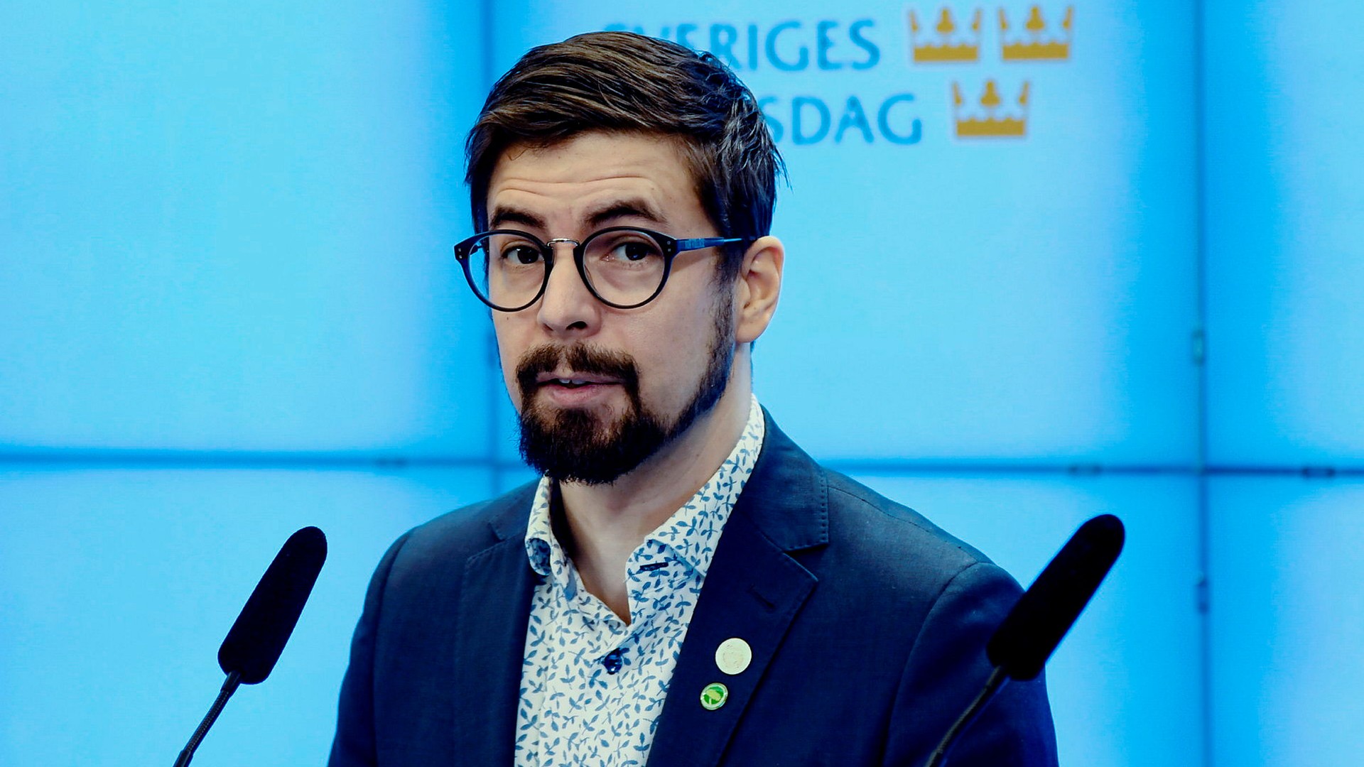 MP: Lägg flygskatten på att rusta järnvägen