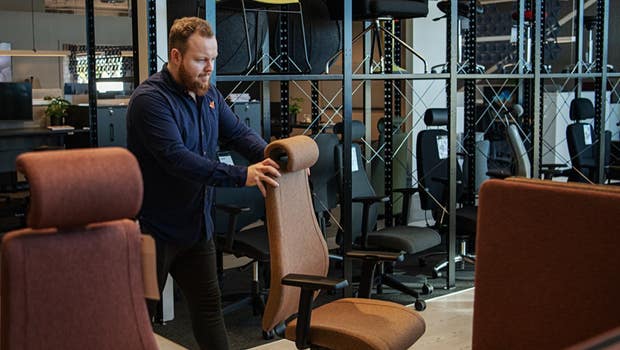 Tomas Eidsvold är säljare på AJ Produkter.
