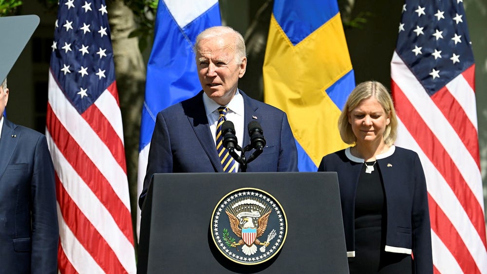 Joe Biden lovar helhjärtat stöd till Sveriges och Finlands Nato-ansökningar