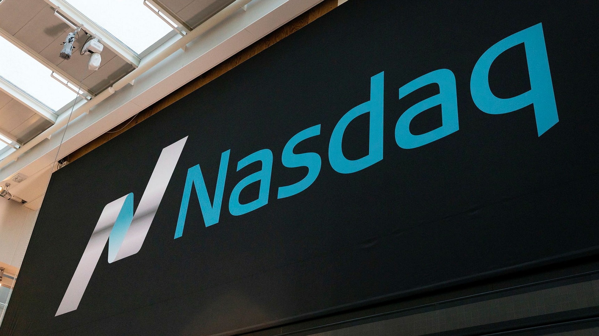 Svängig handel kring nollan på börsen Cint rasar över 30 procent