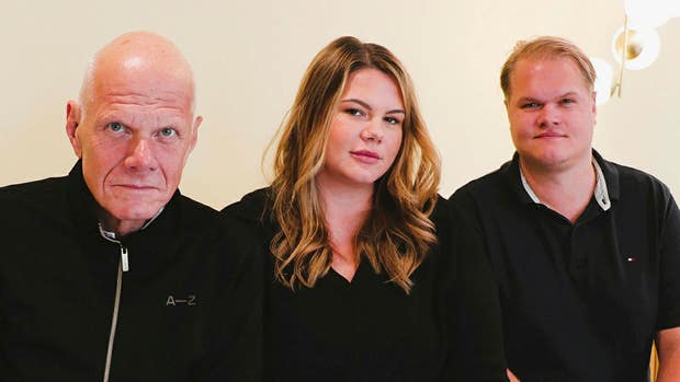 Lisa Persson med pappa Anders och brodern Erik.