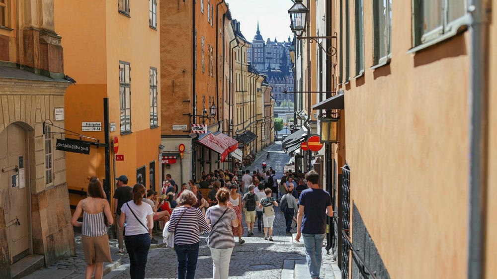 Turistboom till Sverige trissar upp priserna i sommar